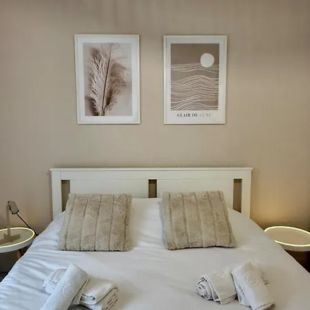Le Clair De Lune Elegant T3 With Private Parking * 모뵈주
